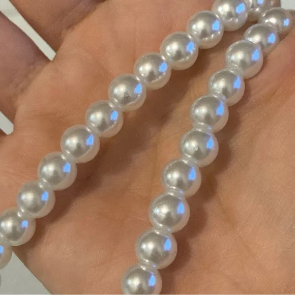 Classic Pearl Necklace and Hoop Earrings Set - White Pearls - Picture 4 of 8